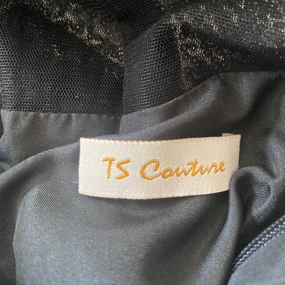 Black Evening / Prom Gown - Picture 7 of 8